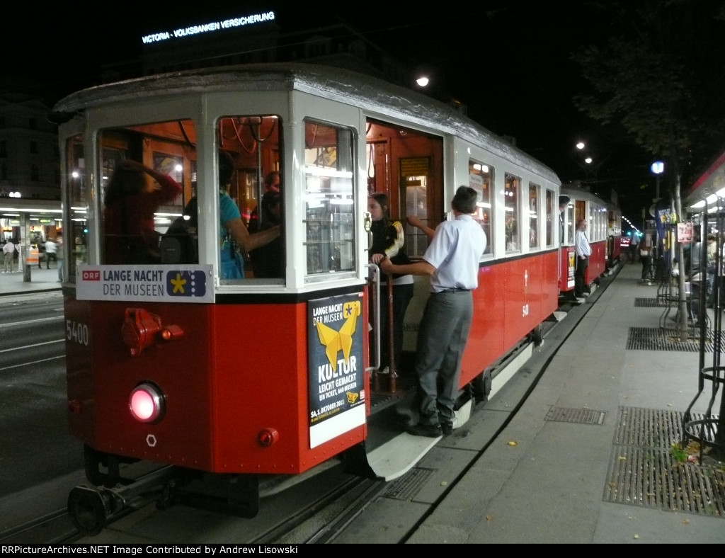 Vienna Tram 5400